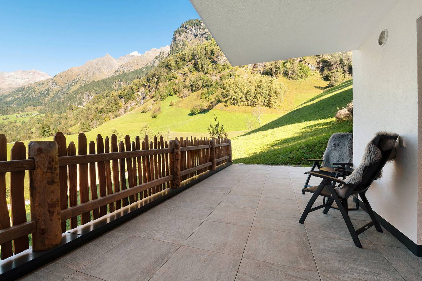 Ganze Wohnung, Ferienwohnung 'Lodge 2' mit Bergblick, privater Terrasse und Wi-Fi in Pflersch, Brenner