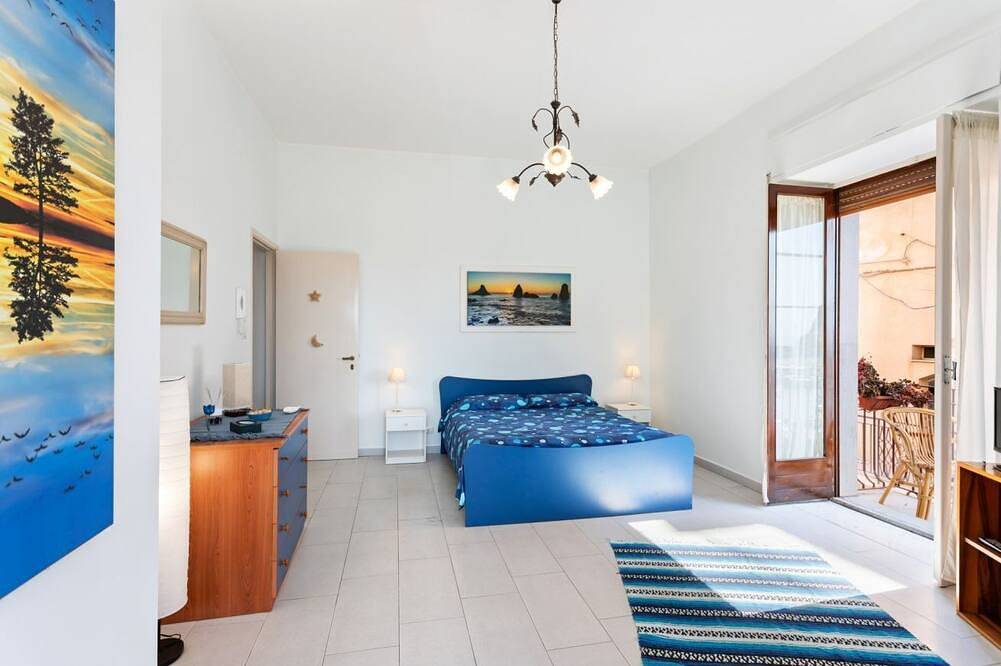 Appartamento intero, Guesthost - La Finestra dei Ciclopi Seaview Flat in Aci Trezza, Aci Castello