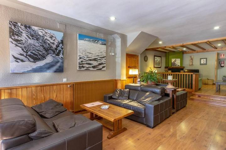 Hôtel pour 6 personnes, avec terrasse et jardin à Llívia - 4