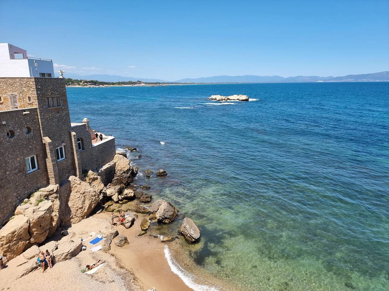 Entire apartment, 3-bedroom apartment with panoramic terrace, near the beach in L'Escala in l'Escala, Upper Empordà