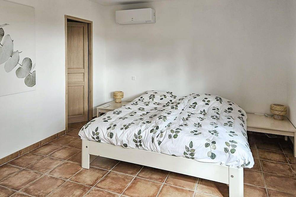 Lovely home in Roquebrun with kitchen in Roquebrun, Béziers region