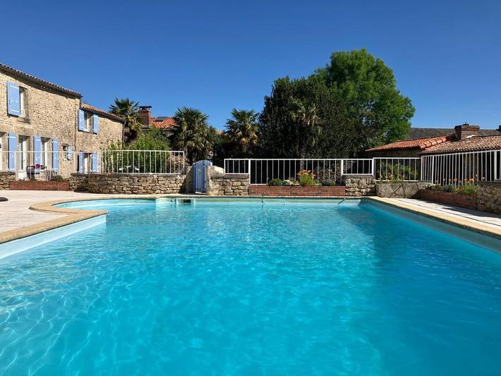 Location de vacances pour 8 personnes, avec jardin ainsi que piscine et vue, adapté aux familles à Cezais - 4