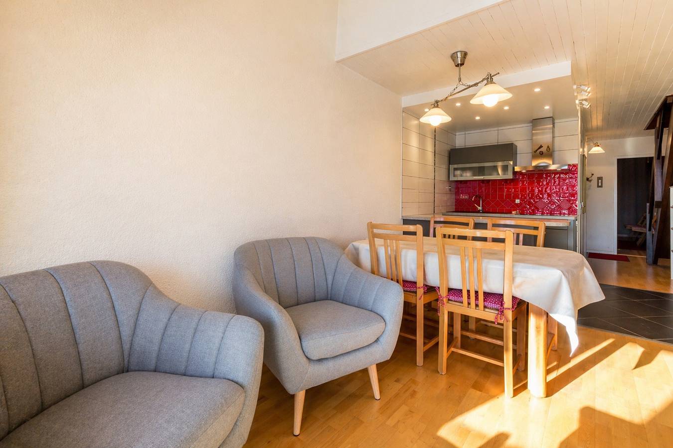 Ganze Ferienwohnung, 3*, sleeps 6, 3 bedrooms, close to the slopes, village center 370 m, mountain view in La Clusaz, Annecy und Umgebung