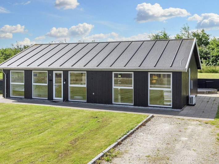 Ferienhaus für 6 Personen, mit Garten und Whirlpool sowie Sauna und Terrasse, kinderfreundlich in Grønhøj Strand