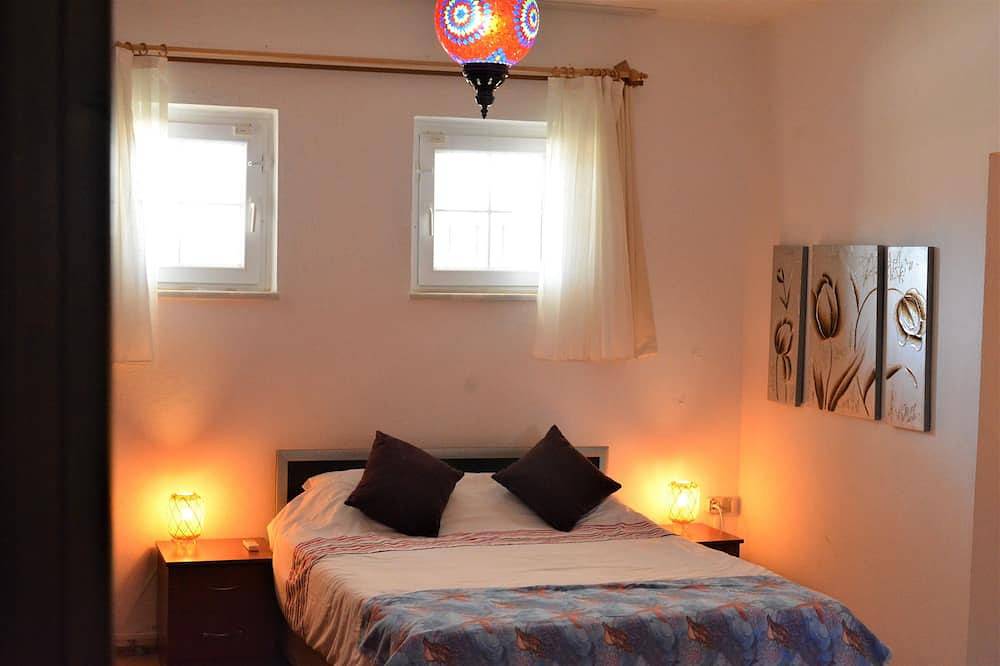 Villa with large private pool, Bar and Gardens. Sleeps up to 14 adults . in Fethiye, Muğla Province