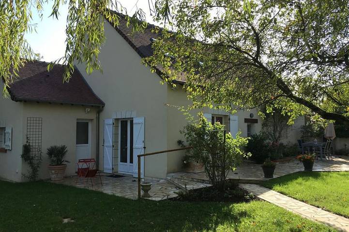 Gîte pour 4 personnes, avec terrasse et jardin
