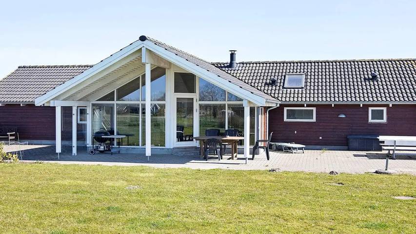 Ferienhaus für 13 Personen, mit Whirlpool und Terrasse sowie Sauna
