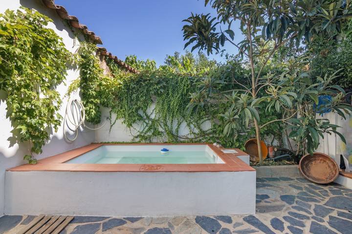 La Rana Verde with Fireplace, Mountain Views and Wi-Fi in Los Romeros, Jabugo