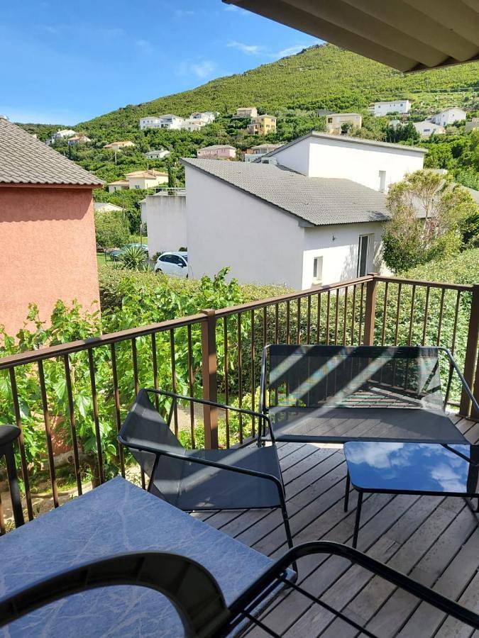 Gîte pour 2 personnes, avec vue ainsi que piscine et terrasse à Sisco - 2