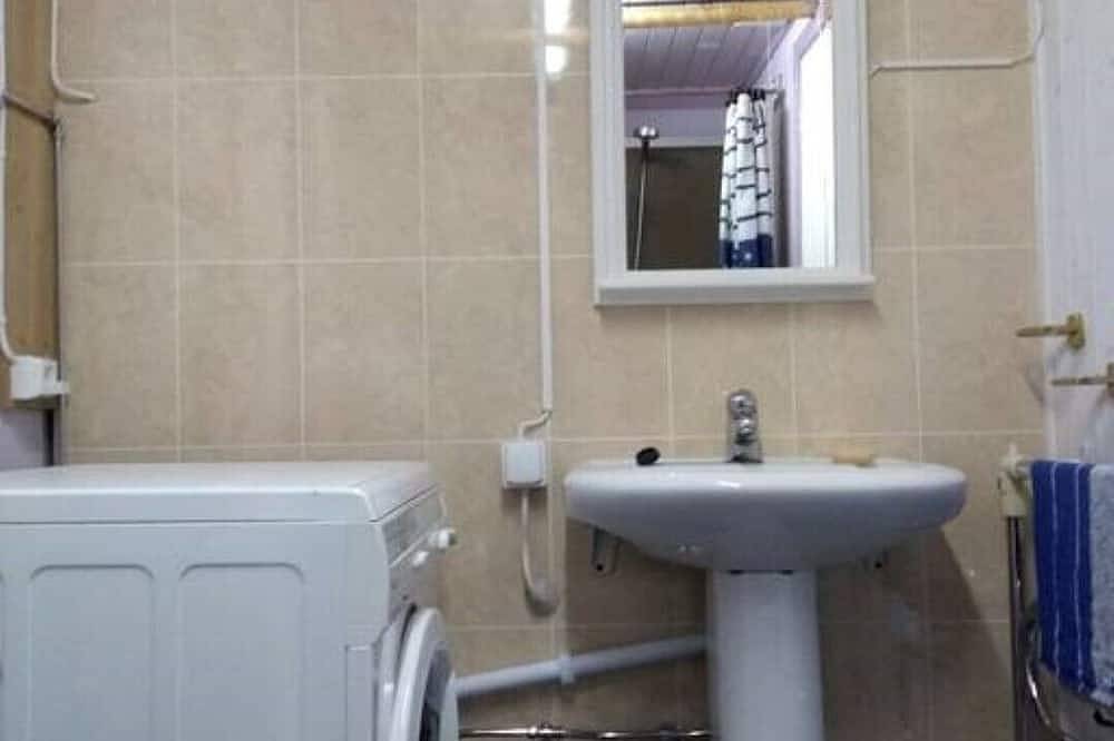 Ganze Wohnung, Ruhige Gegend, 25 Gehminuten von der Stadt entfernt in Arendal