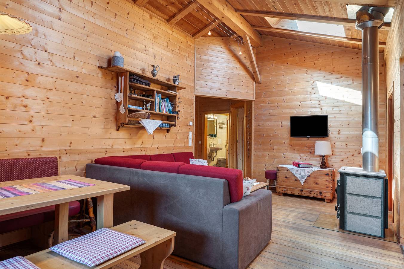 Ganze Wohnung, Ferienwohnung 'Alpenstern' mit Bergblick, Gemeinschaftsgarten und Wi-Fi in Schlaneid, Mölten