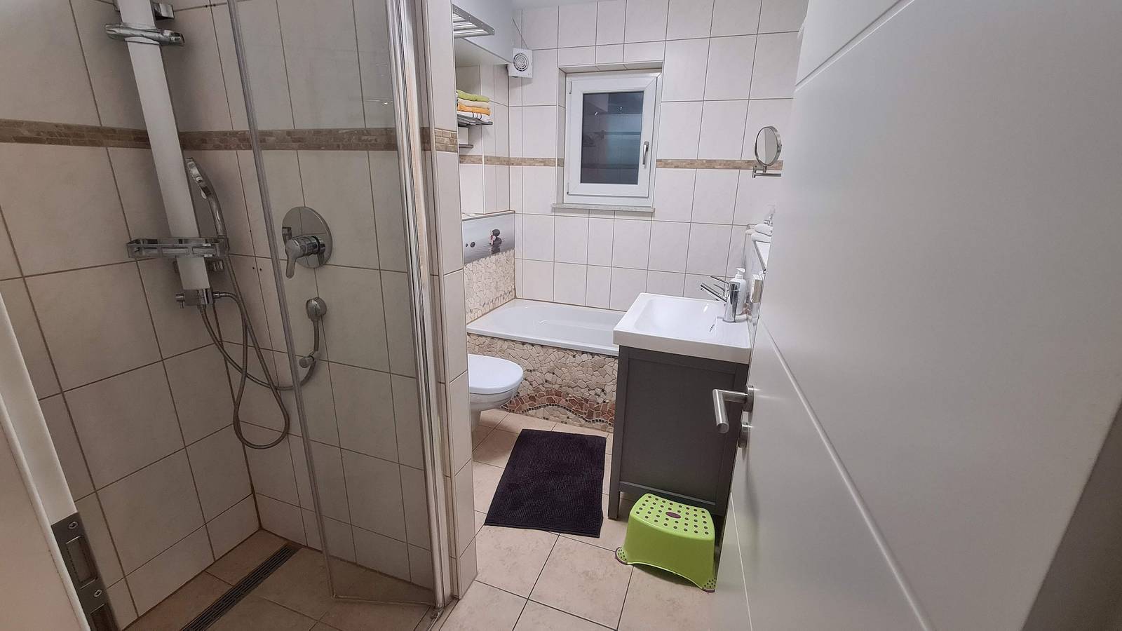 Ganze Wohnung, Ferienwohnung Sonne, 60m² , max. 4 Personen in Gaienhofen, Untersee