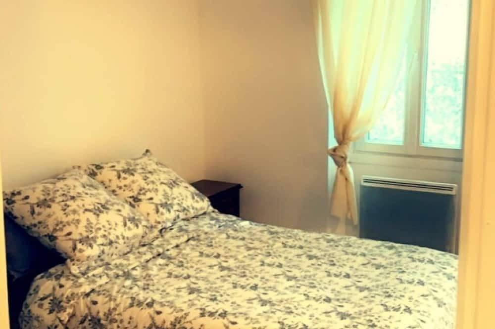 Entire apartment, Bel Appartement en Plein Coeur du Village Vue Sur Le Pre in Cabris, Cannes region
