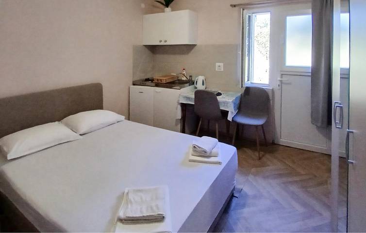 Gîte pour 2 personnes, avec vue sur le lac et terrasse, animaux acceptés à Drače - 3