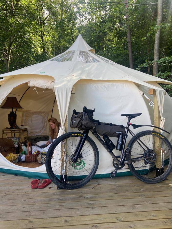 Camping para 2 personas, con vistas además de jardín y vistas al lago en Suecia