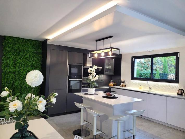 Villa pour 4 personnes, avec piscine ainsi que vue et jardin à Aubagne