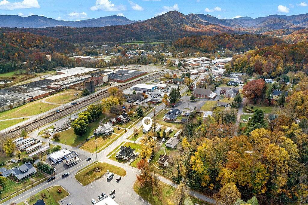 Tiny Home-Mary Ida's Place - walkable location in McDowell County