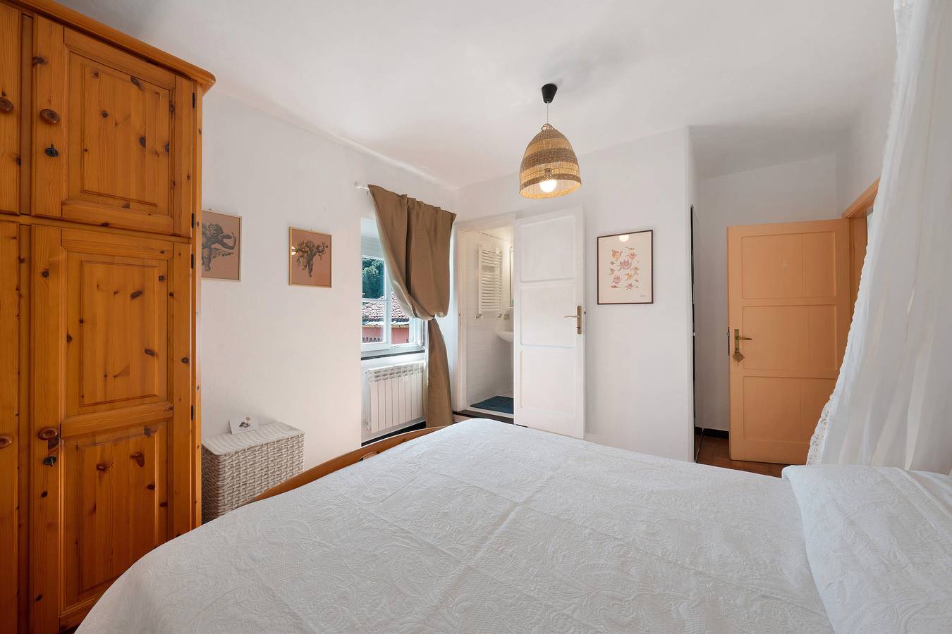 Camera 'Matrimoniale 2' con Vista Montagna e Giardino Condiviso in Castiglione Chiavarese, Riviera di Levante