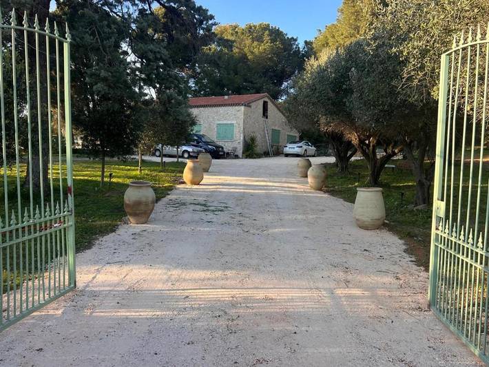 Location de vacances pour 7 personnes, avec vue ainsi que terrasse et piscine à Cers - 4