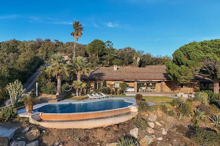 Location de vacances pour 14 personnes dans Cabasson