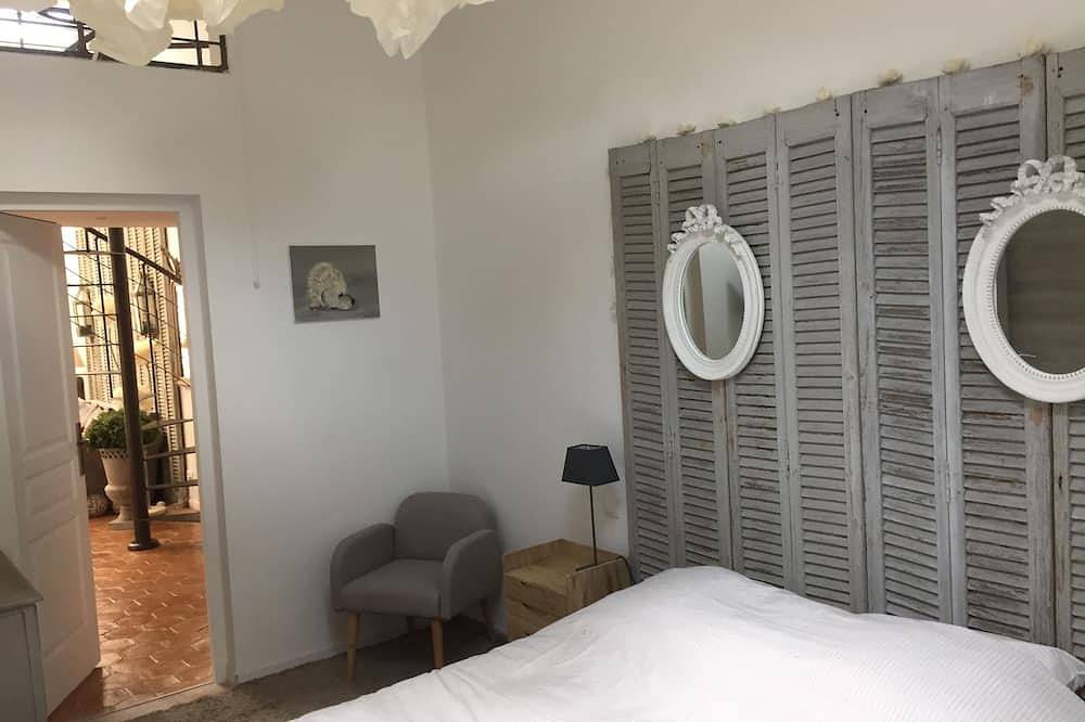 \"Suite 118\" Atypische Wohnung mit Terrasse und Spa in Lourmarin, Regionaler Naturpark Luberon