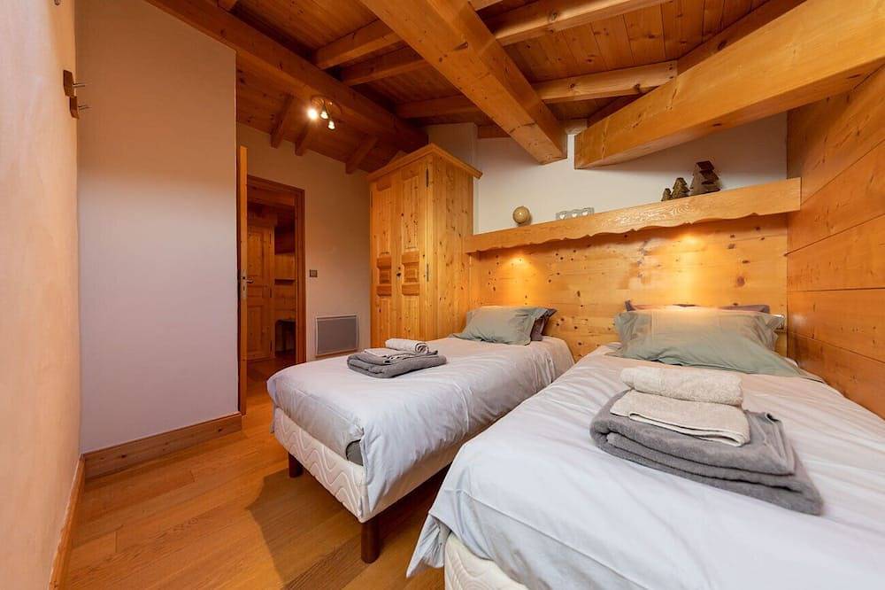 Chalet Mitoyen Indoor swimming pool winter season only (December to April) in Morzine, Les Portes du Soleil