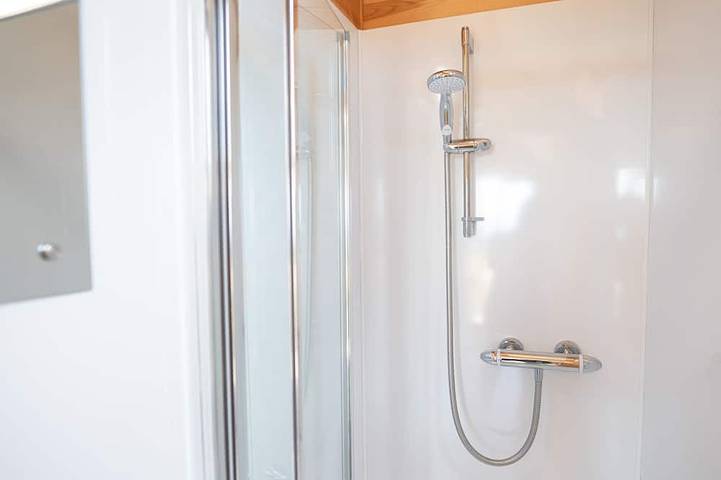 Standard-Cabin-Ensuite with Shower in Regio Fife