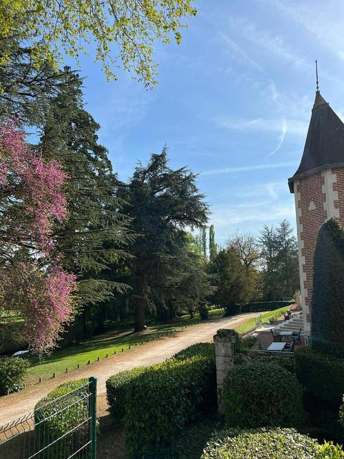 Location de vacances pour 13 personnes, avec terrasse et vue à La Chaussée-Saint-Victor