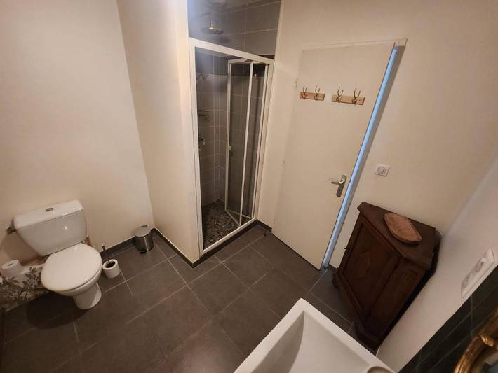 Location de vacances pour 6 personnes, avec terrasse ainsi que jardin et piscine, animaux acceptés à Causse-et-Diège - 2
