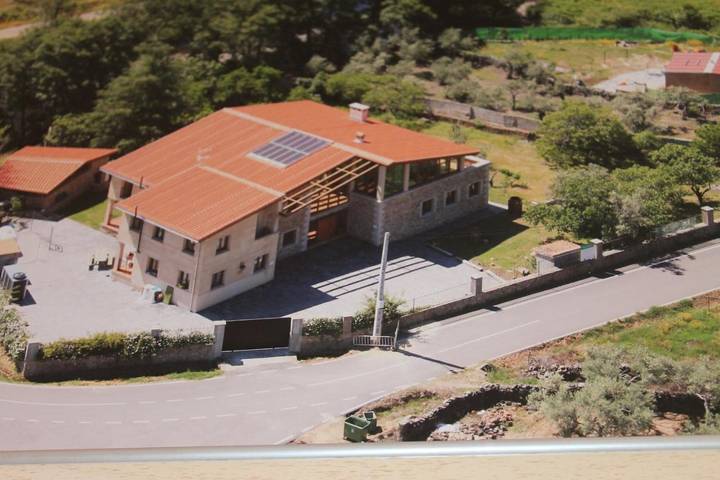 Casa de vacaciones para 23 personas, con vistas además de piscina y jardín en Sierra de Gata - 4