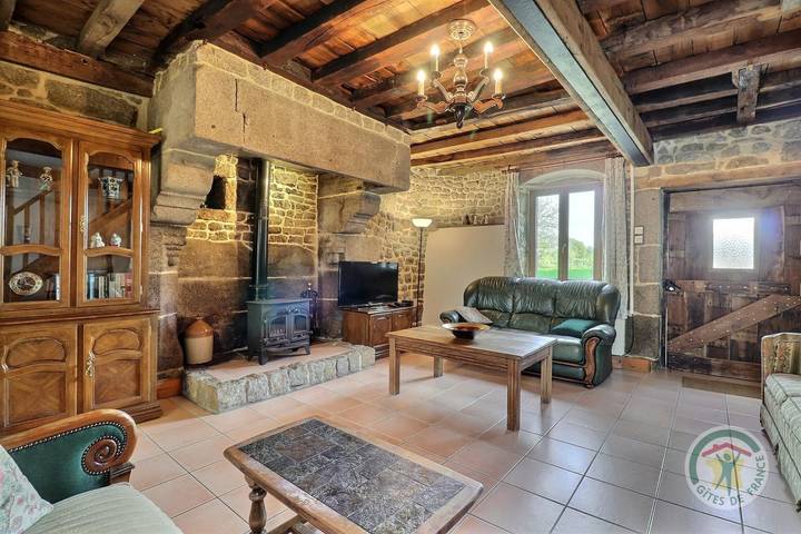 Gîte pour 8 personnes, avec terrasse ainsi que piscine et jardin, animaux acceptés à Mellé (Brittany) - 2