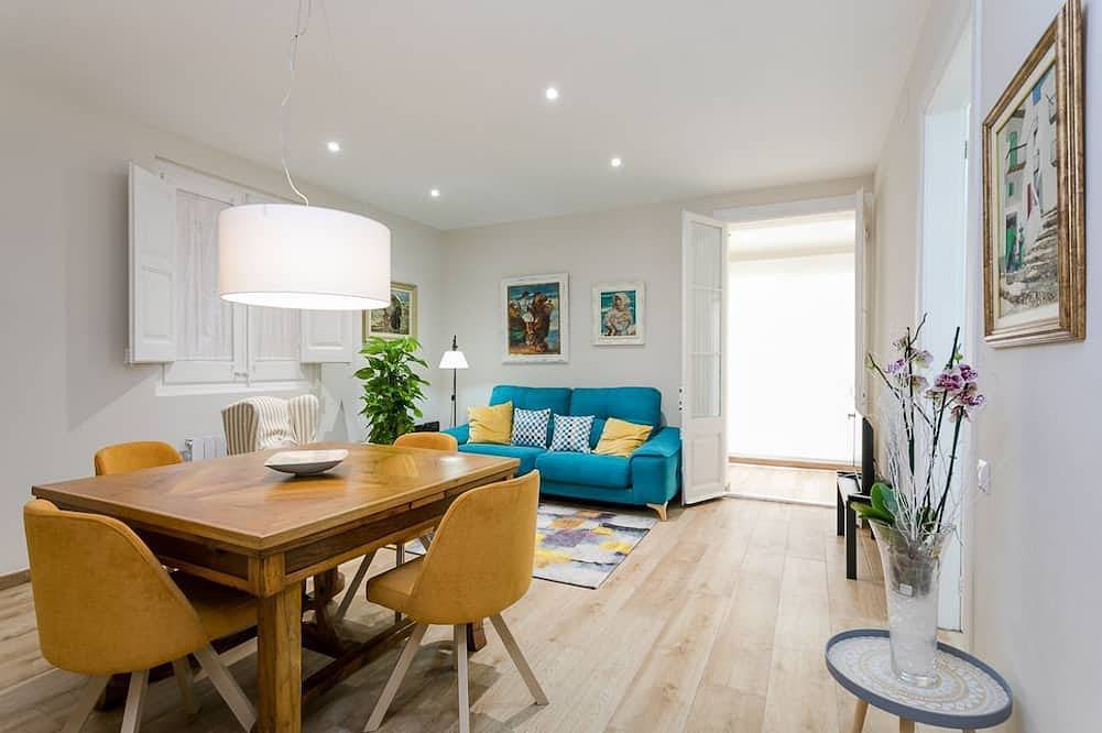 Ganze Wohnung, Lovely and historic 3 bedroom home completely refurbished and designed for a pleasant and comfortable stay in Barcelona. in Cornellà de Llobregat, Baix Llobregat
