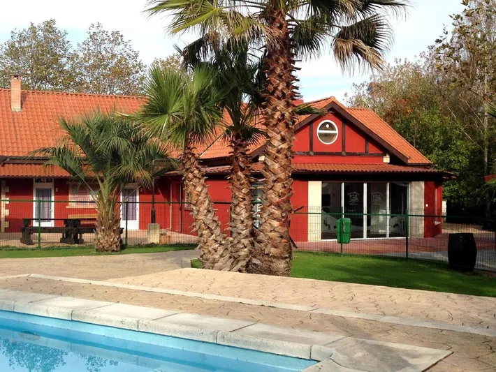 Parque de vacaciones para 4 personas, con piscina y jardín - 1