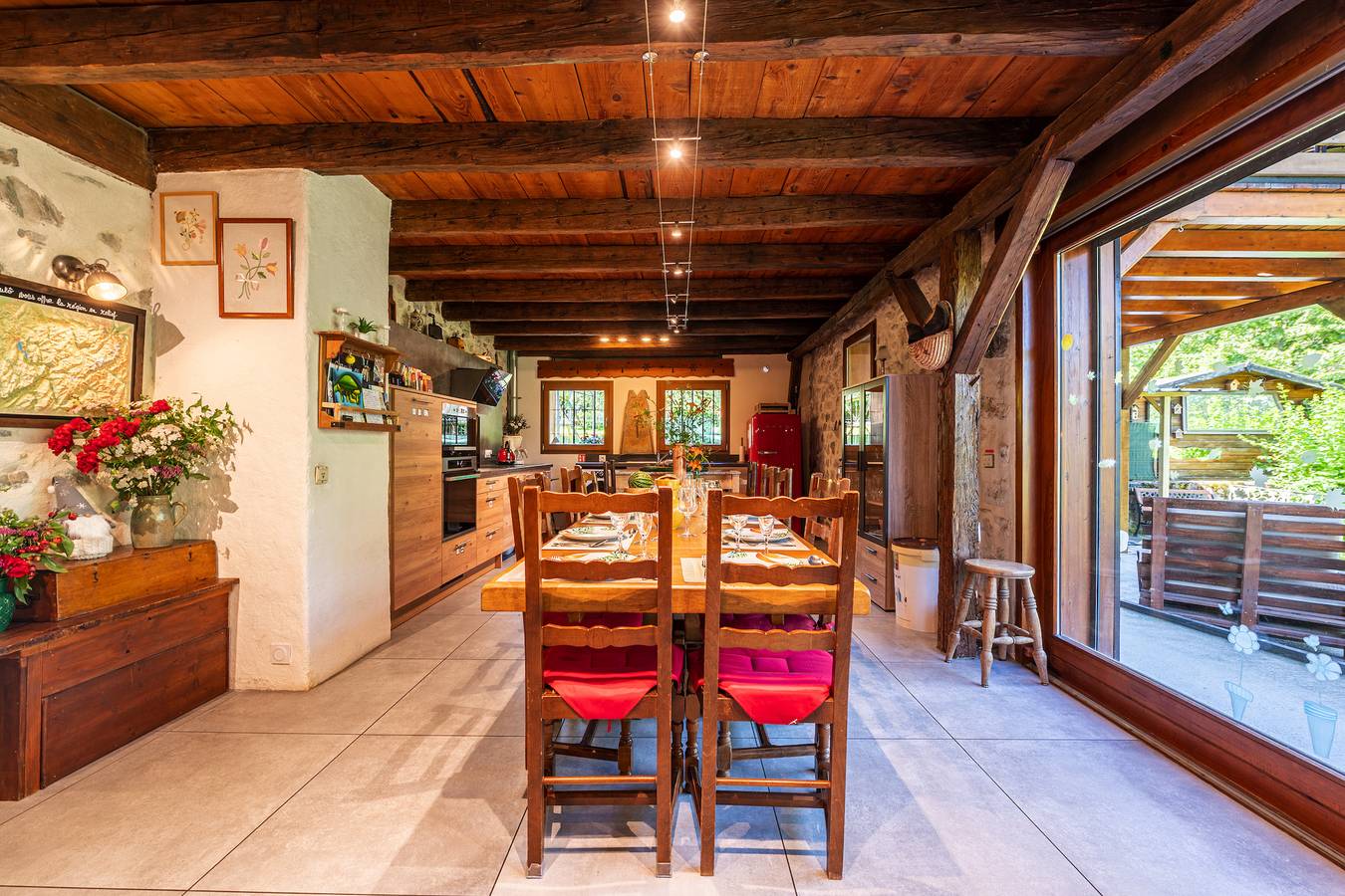 Appartement entier, Appartement 'Gîte Chapô Julô - L'originel' avec vue sur les montagnes, terrasse privée et Wi-Fi in Giez, Parc naturel régional du Massif des Bauges