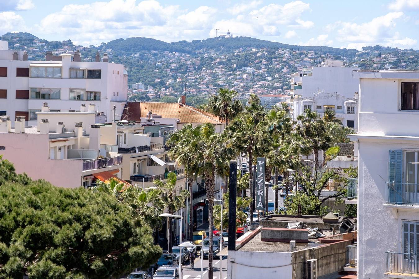 Entire apartment, Central Juan les Pins Apartment – 1-Bedroom with Sea View and Terraces in Juan-les-Pins, Antibes