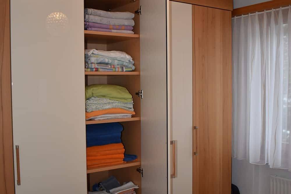 Ganze Wohnung, Soothing 2 1/2 room apartment in Falera with stunning mountain views. in Falera, Flims Laax Falera