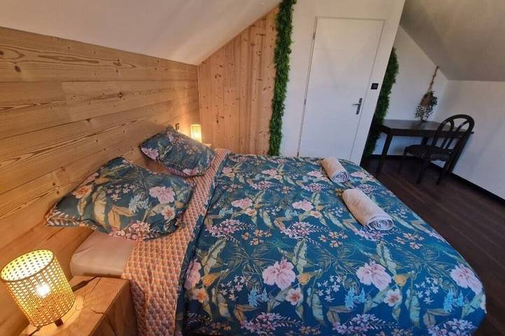Location de vacances pour 8 personnes, avec Jacuzzi ainsi que Jardin et Sauna à Le Syndicat - 2