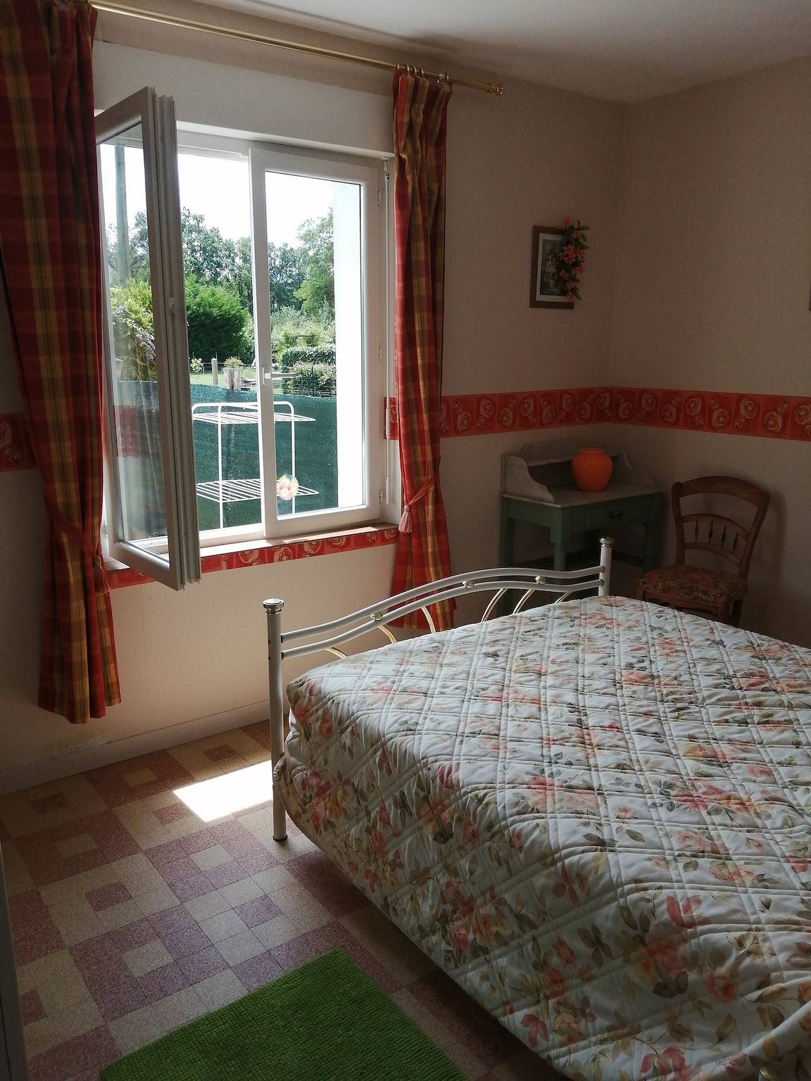 Gîte Le Trotteur : maison de vacances avec jardin privé et Wi-Fi in Monteaux, Région de Blois