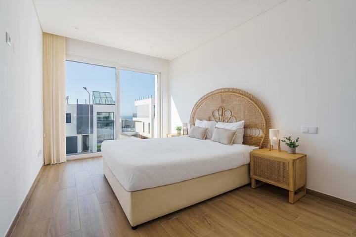 Location de vacances pour 10 personnes, avec jardin ainsi que vue et piscine à Ribamar - 4