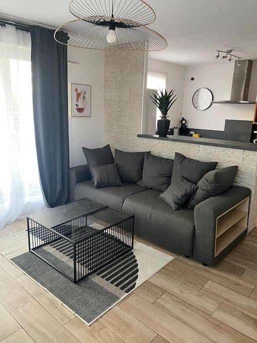 Appartement entier, One-Bedroom Apartment in Saint-Jean-de-Braye, Vallée de la Loire