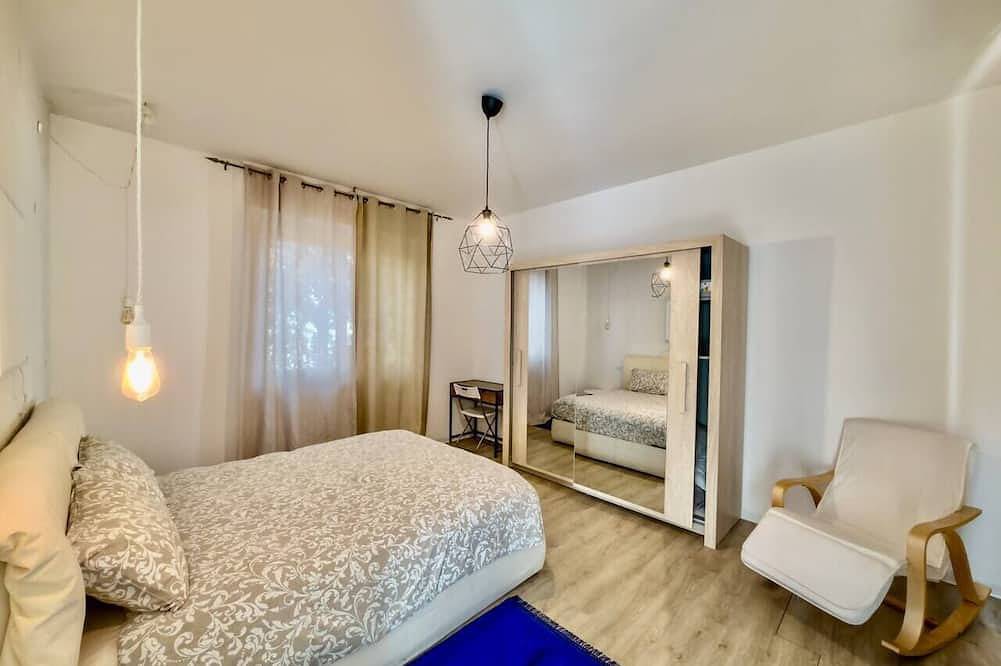 Appartamento intero, Leonardo Academy Hub: Comfort e Spazio in centro in Sesto Calende, Comune di Sesto Calende
