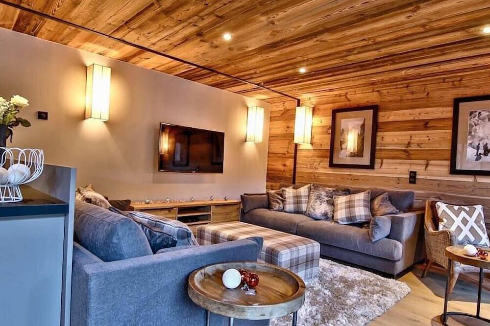 Stunning high end 11 person chalet with garage in the village of Peisey. in Massif de la Vanoise