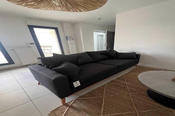 Entire apartment, Elegant Appt - 2Bdr/6P - Near Paris & La Défense in Suresnes, Hauts-de-Seine