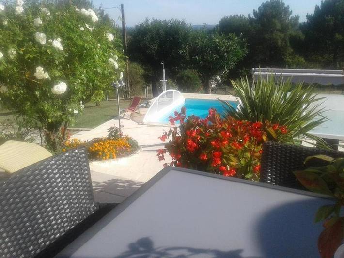 Maison d’hôte pour 3 personnes, avec Terrasse et Jardin ainsi que Piscine et Vue