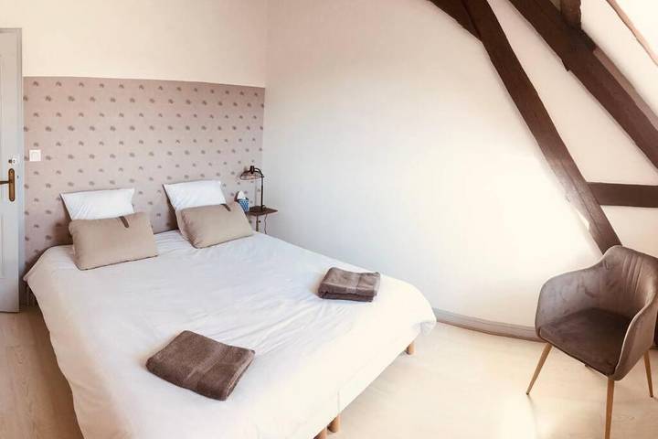 Location de vacances pour 11 personnes, avec jardin et piscine ainsi que vue et terrasse à Avallon - 4