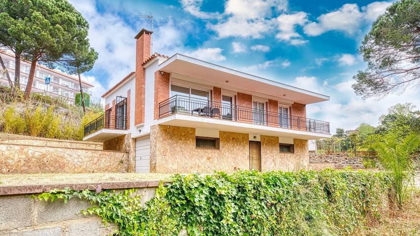 Villa "Costacabana - Lloret" mit Gemeinschaftspool, privater Terrasse und WLAN in Lloret de Mar, Costa Brava