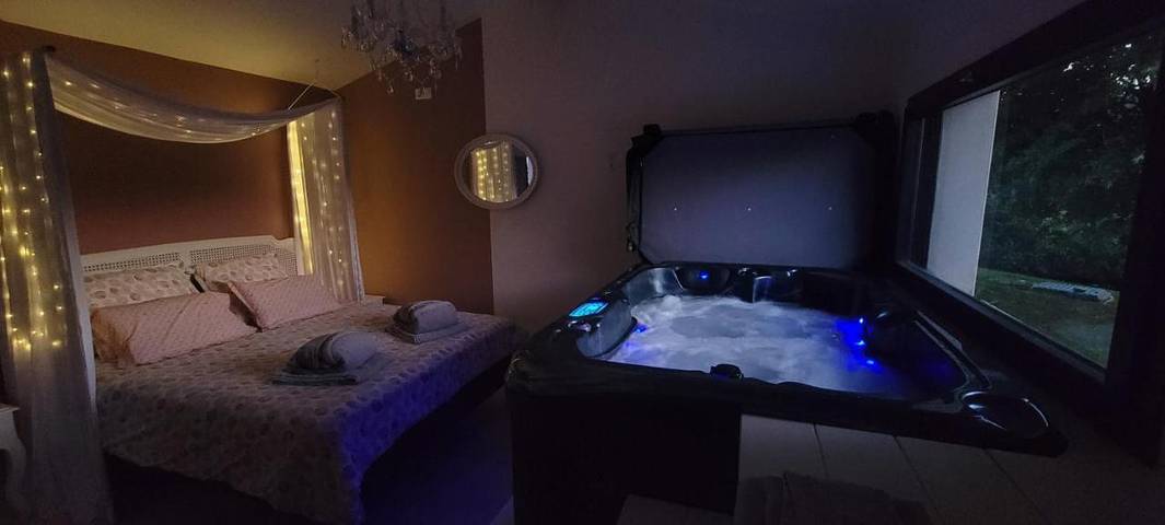 Chambre d’hôte pour 2 personnes, avec Jacuzzi et Terrasse ainsi que Jardin et Piscine en Ardèche - 2