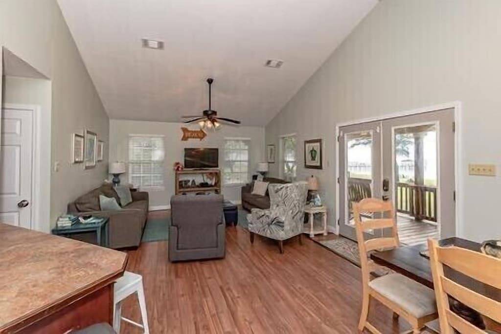 Vacation House for 7 Guests in Mississippi Gulf Coast, Mississippi