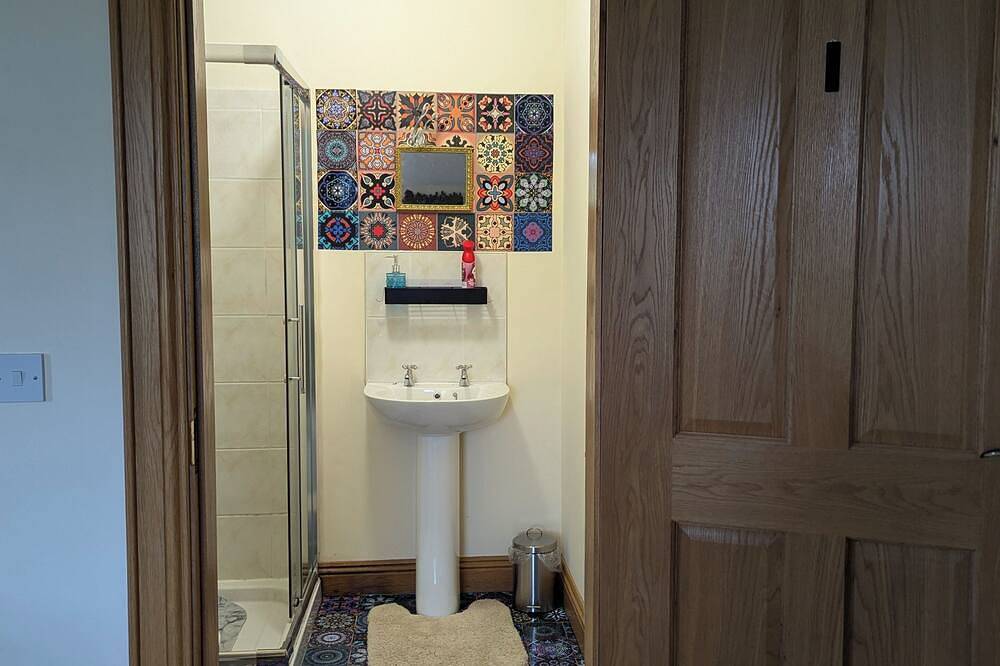 Cozy and Social Getaway for Couples, Solo Travelers, and Remote Workers in Inishowen, County Donegal