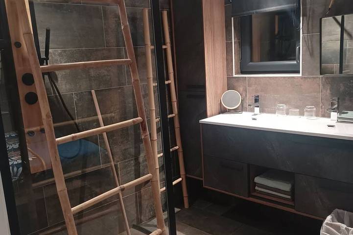 Gîte 4 personnes, climatisé, piscine, 30mn Puy du Fou, en famille ou entre amis. in Chantonnay, Région de La Roche-sur-Yon